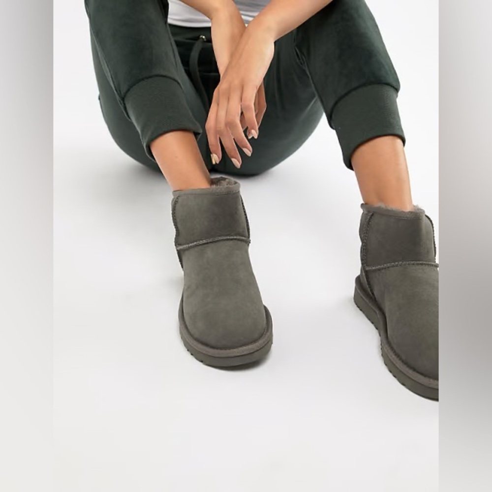 UGG classic mini boots ii
